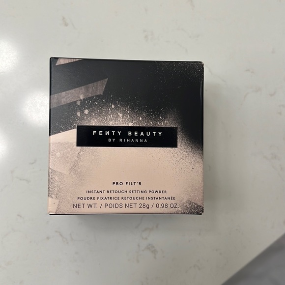 Fenty setting powder - Picture 1 of 2